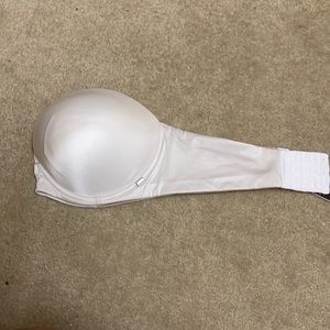 Victoria’s Secret strapless bra